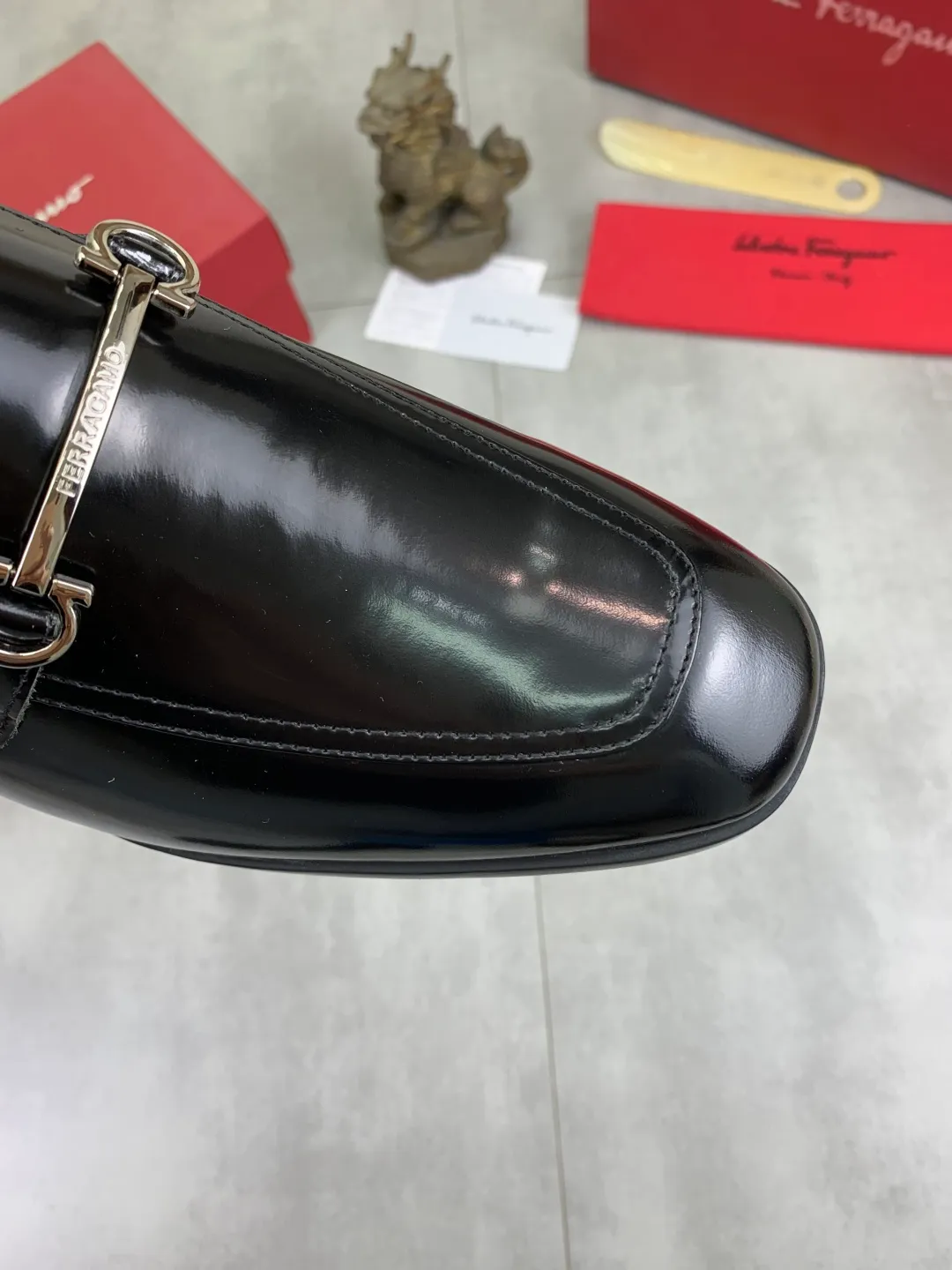 Men's Men's Shoes 💰P480💰[New Style] Water-dyed Niuli 🆘[Salvatore Ferragamo] Ferragamo's latest casual business leather shoes for men! Available at counters simultaneously! The fabric is made of specially imported original calfskin, the lining is made of imported water-dyed cowhide, and the original combination outsole is absolutely luxurious and leads the fashion trend. Matching code: 38-45; 4️⃣ colors available